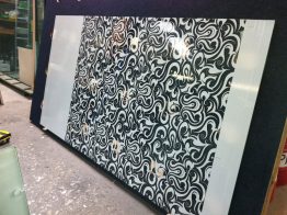 Sandstrahlen auf Glas – schlichte und elegante Gestaltungsmöglichkeiten