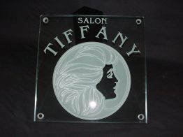 Sandstrahlen auf Glas – schlichte und elegante Gestaltungsmöglichkeiten